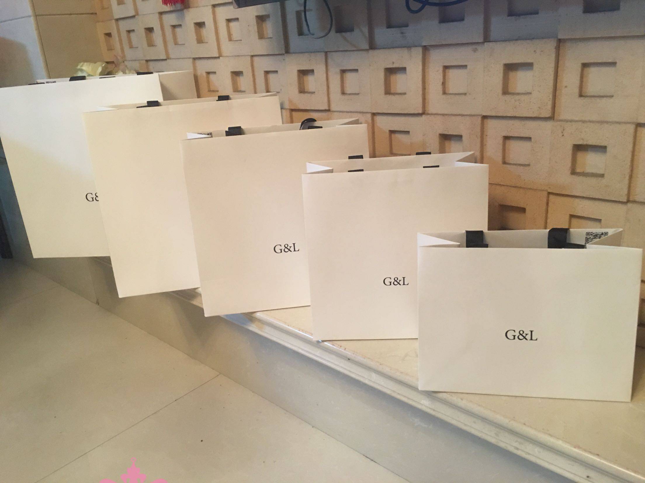 秒发现货白色黑手提袋免排版购物袋定做服装店包装袋化妆品礼品袋