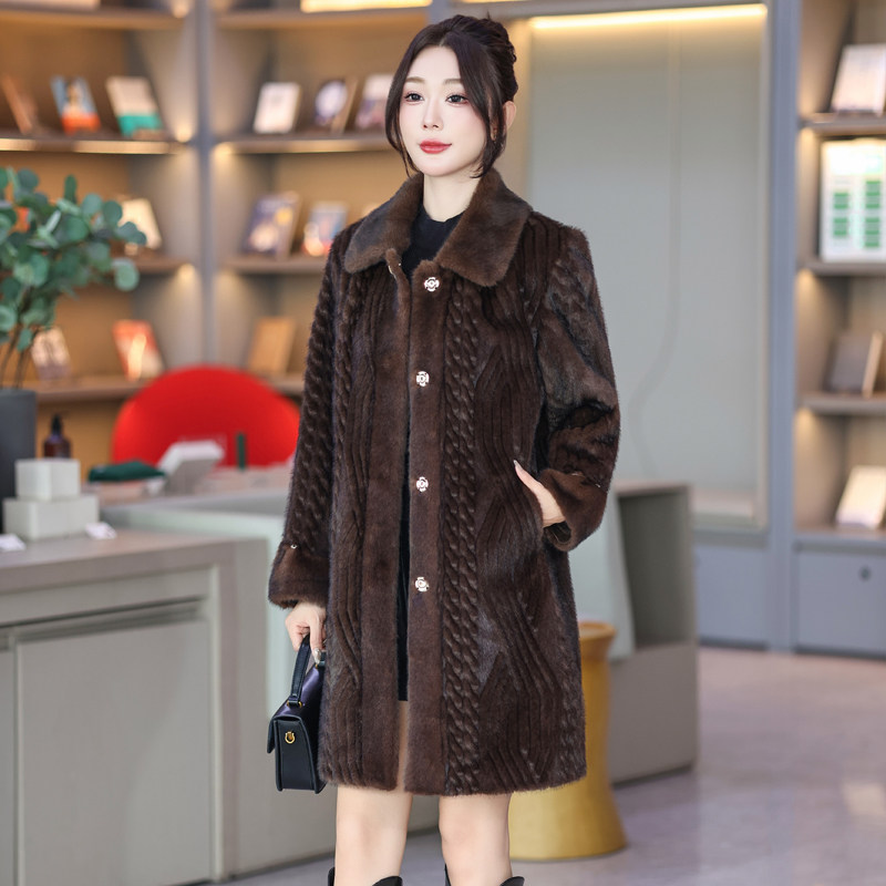 中年妈妈仿水貂绒皮毛一体外套女冬装新款阔太太气质洋气中长大衣