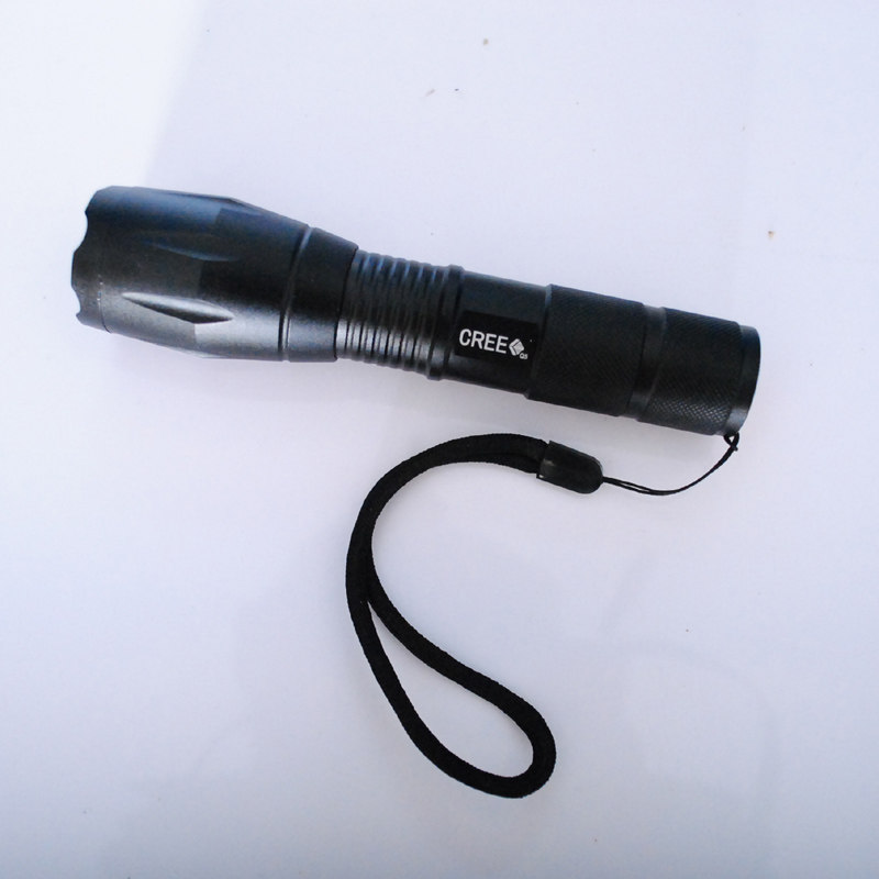 고품질 알루미늄 손전등 강한 빛 접이식 초점 하이킹 조명 휴대용 손전등 야외 가정용