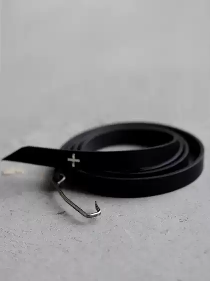 Signalstuido Recommends Street-Style Skinny Belts, Thin Silver Belts with a Simple, Retro, and Soft Design