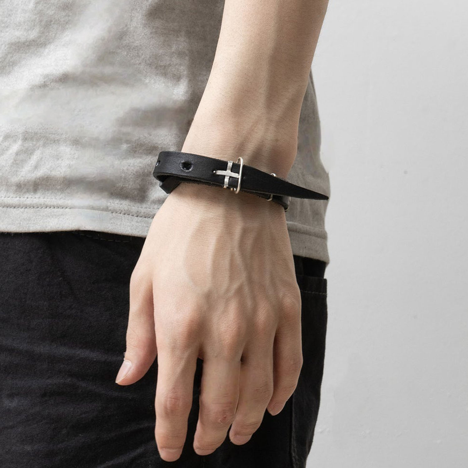 ALLBLACK搭配暗黑先锋饰品手链