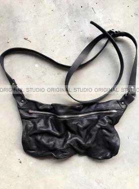 暗黑先锋独立设计师款原创G&iuI风单肩斜跨月牙包褶皱Greg L@uren