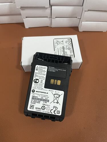 摩托罗拉XIRE8608I E8600 E8628I DP3601 PMNN4502A电池充电器