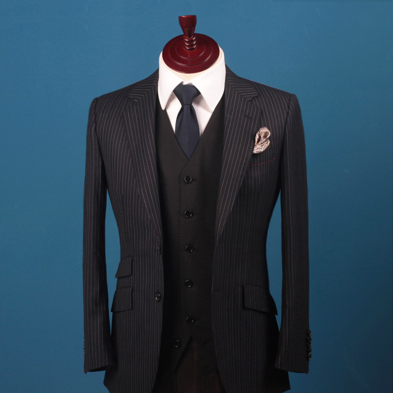 羊毛平驳领单排两粒扣全麻西装