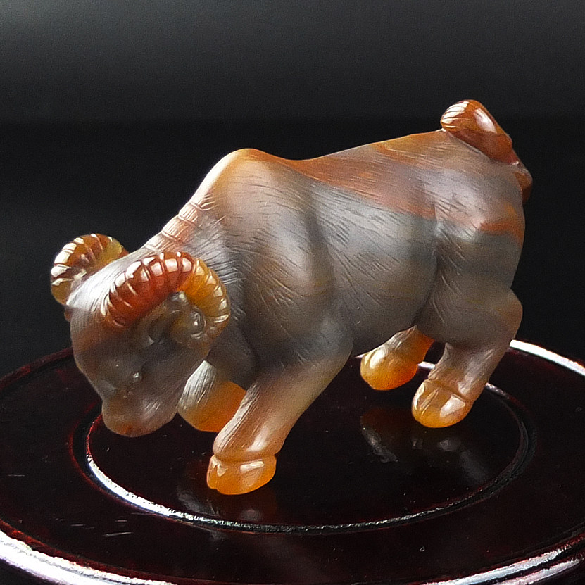 新品天然红玛瑙生肖牛摆件收藏礼品玉髓牛气冲天家居装饰正品包邮