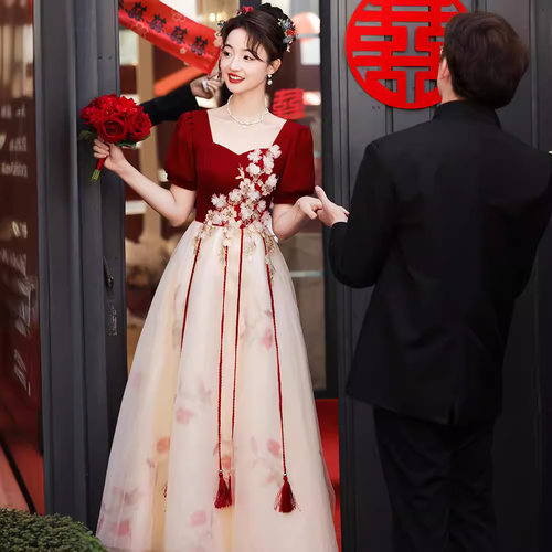 酒红色敬酒服新娘方领结婚订婚礼服网纱连衣裙2025新款大码回门服