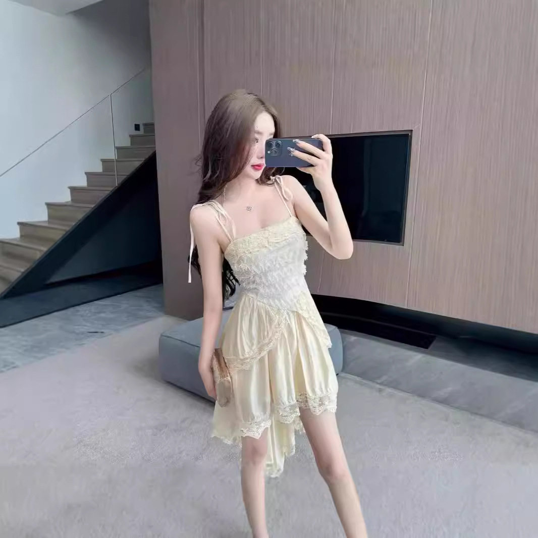 纯欲风蕾丝拼接流苏不规则吊带连衣裙性感显瘦气质冰丝高腰燕尾裙