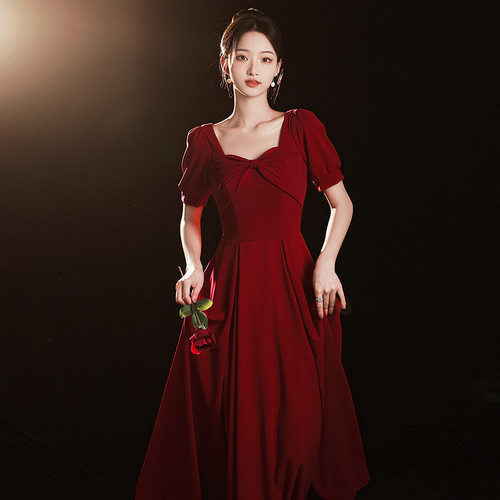 大码敬酒服新娘2026新款轻奢小众红色礼服订婚连衣裙回门连衣裙