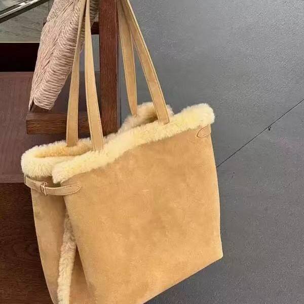 秋冬毛绒大容量百搭双肩包