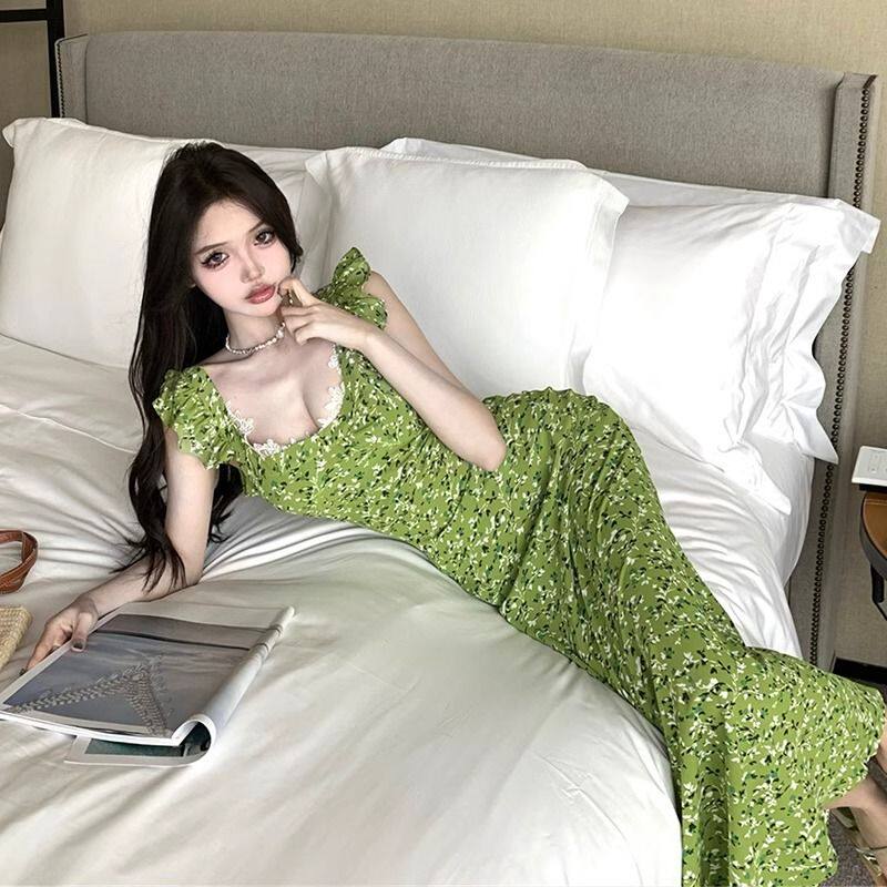 法式碎花气质收腰显瘦连衣裙海边度假方领雪纺小清新绿色长裙子女