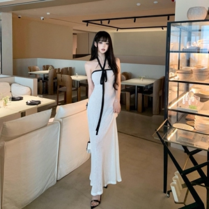 法式纯欲性感抹胸连衣裙女夏季2026新款独特漂亮修身显瘦包臀长裙