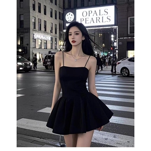 法式吊带黑色带胸垫小黑裙夏收腰裙子显瘦赫本新款连衣裙修身短裙