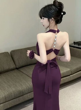 设计感钻链露背挂脖连衣裙女夏季修身紫色裙子纯欲风收腰包臀长裙