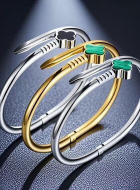 新款手镯女钛钢不掉色四叶草钉子饰品手镯轻奢高级感镀18K金