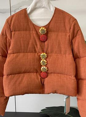 小雪家 橙色微光 24秋冬新品圆领立体花朵纽扣100%羊毛鹅绒羽绒服