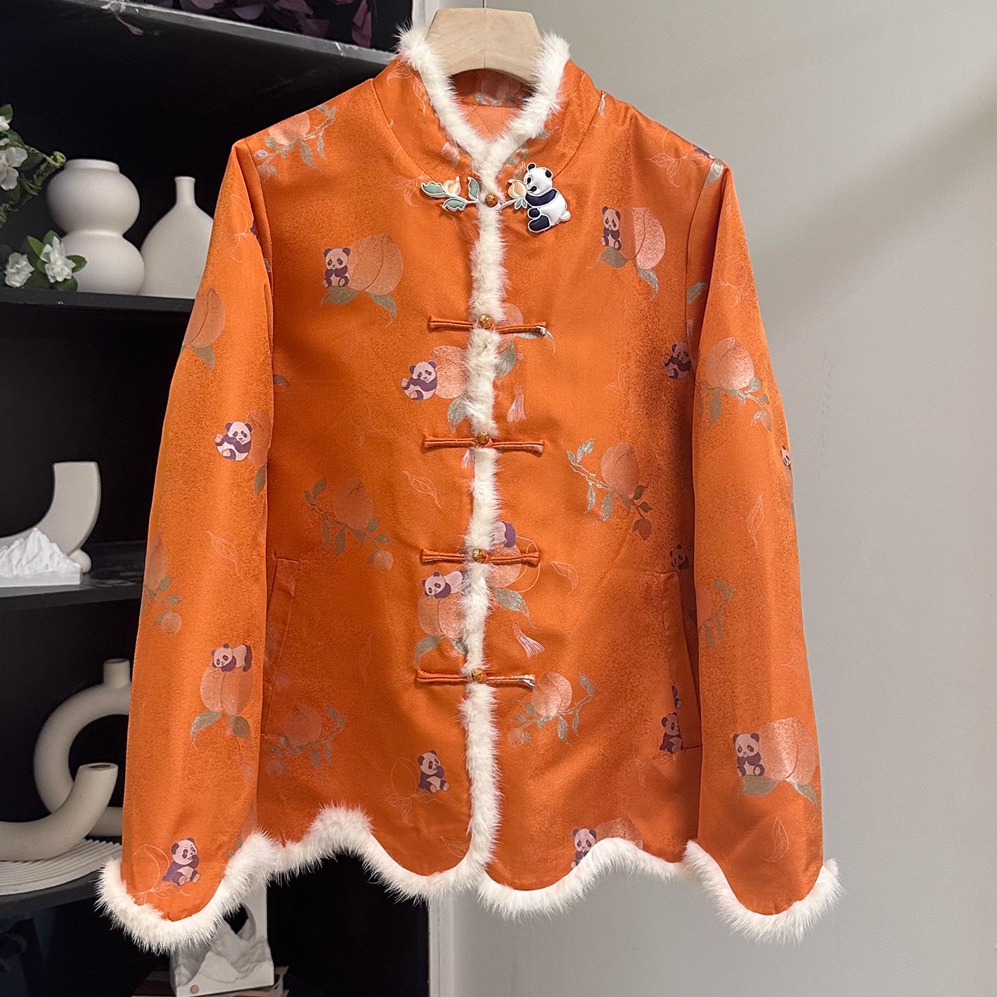 小雪家【桃气橘子小熊猫】新中式立领桑蚕丝吊坠水貂毛夹棉外套
