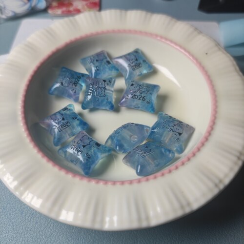 10个卡15*17*10通孔孔径3.0绿色AB面双面浮雕简笔画枕头102-017