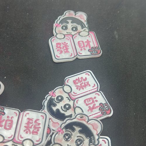 （15元包邮）一片双面浮雕小新发财A992