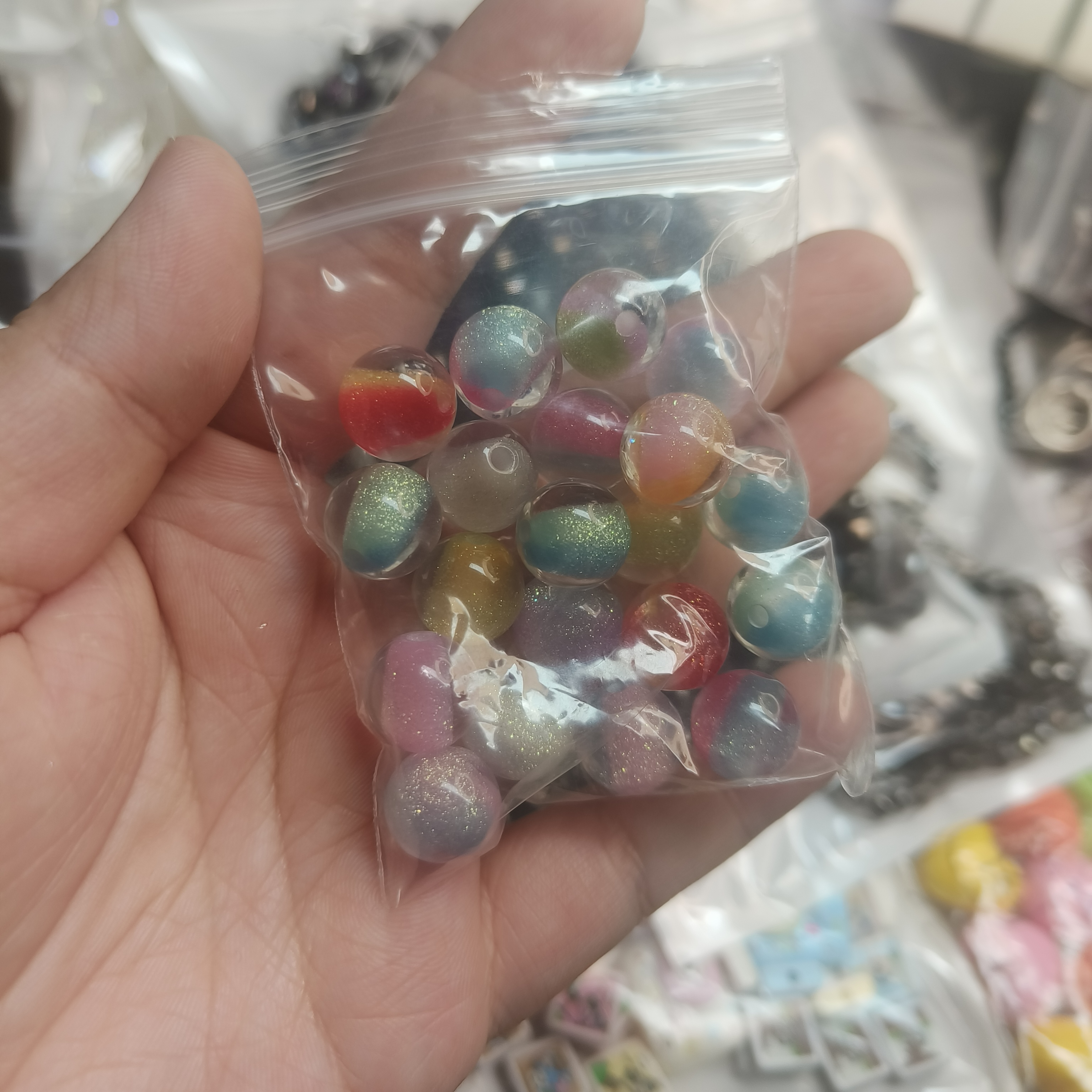 (9.9元包邮)74-010卡12光变加夜光树脂糖心珠20颗不满9.9随机发