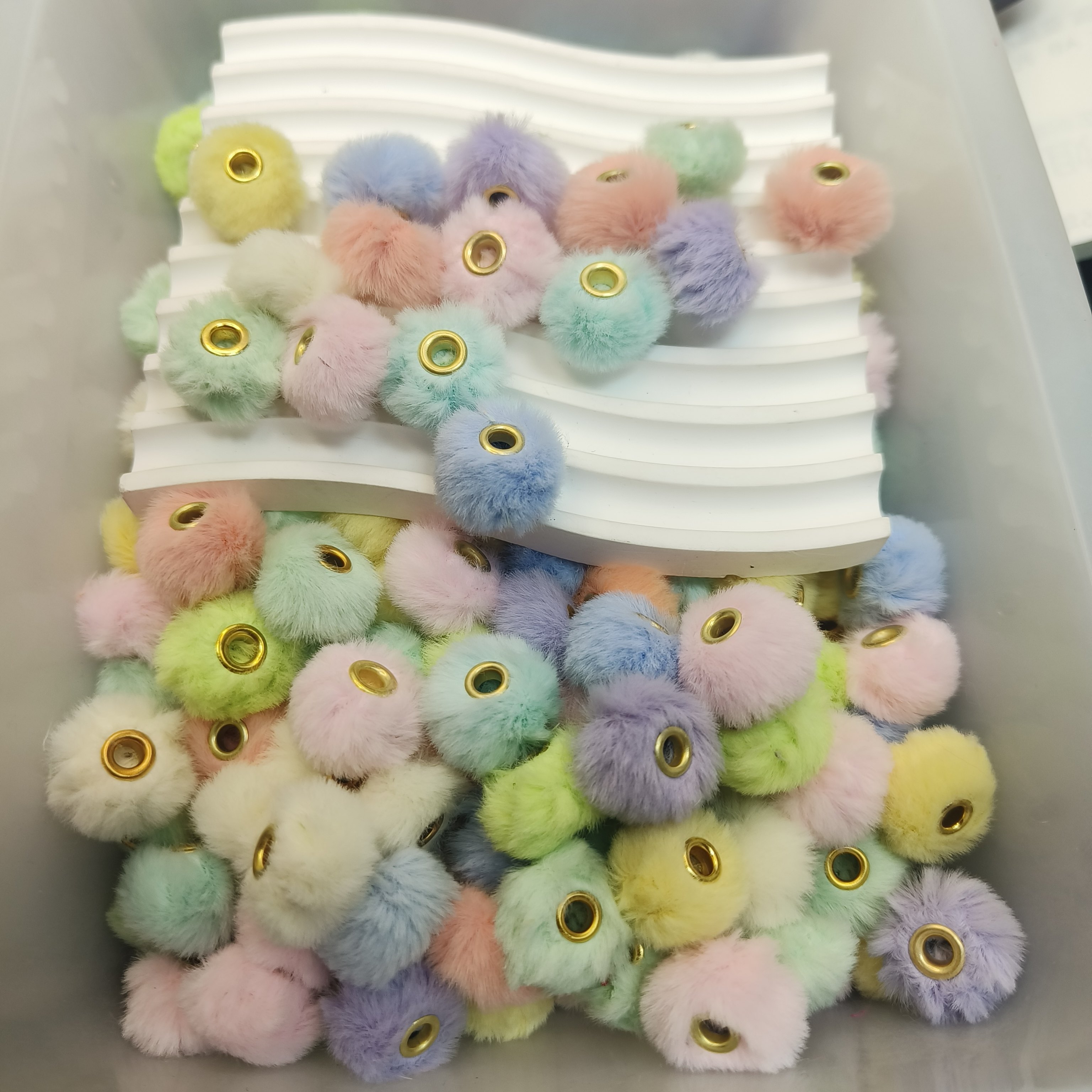 （9.9元包邮）85-015卡14*21浅色系通孔毛球20颗,饰品/流行首饰/时尚饰品新,其他DIY饰品配件,淘宝优惠券,粉丝福利购,淘宝优惠卷