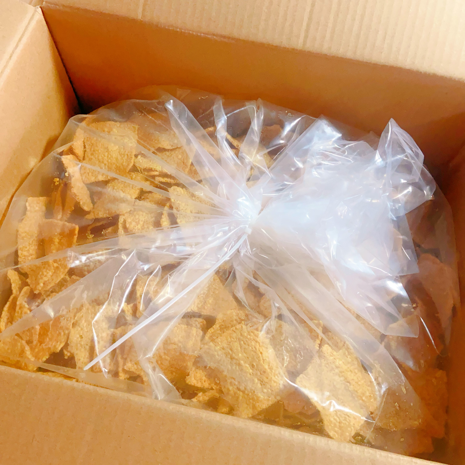 石头兄弟苦荞片酱汁牛肉味整箱散装锅巴麻辣味休闲油炸膨化食品