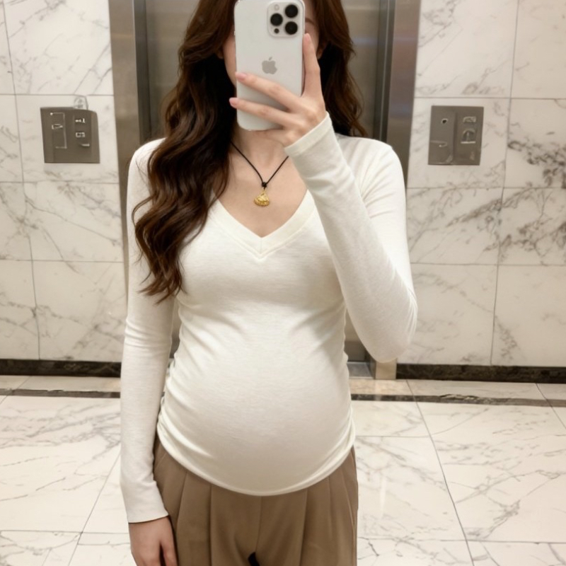时尚V领纯棉宽松显瘦百搭秋冬新款孕妇装显瘦小个子长袖打底衫潮
