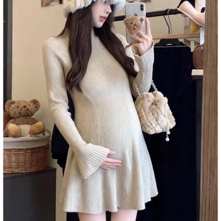 孕妇装秋冬新款加厚时尚半高领针织连衣裙女修身显瘦气质内搭短裙