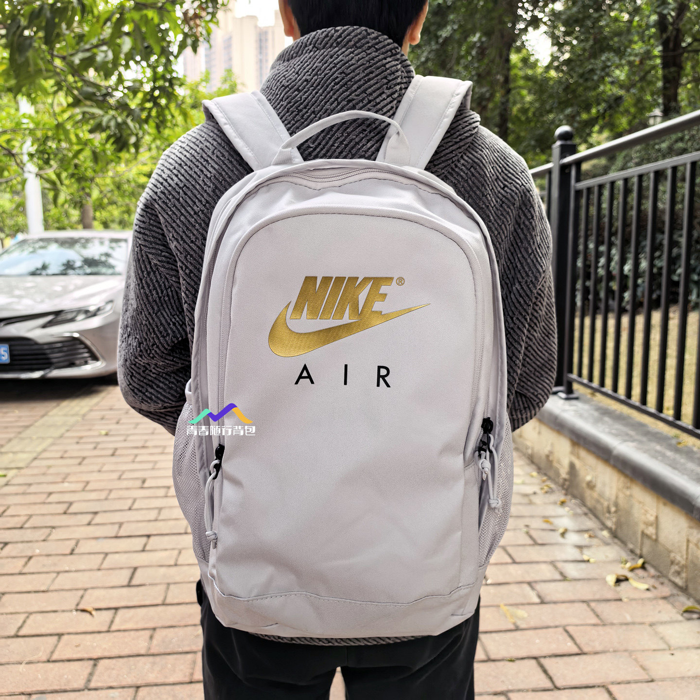 Nike耐克大容量学生书包双肩包