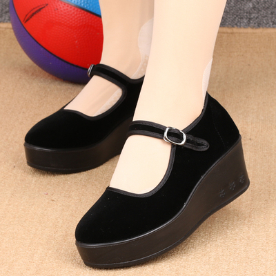 老北京软底女鞋坡跟广场防滑厚底