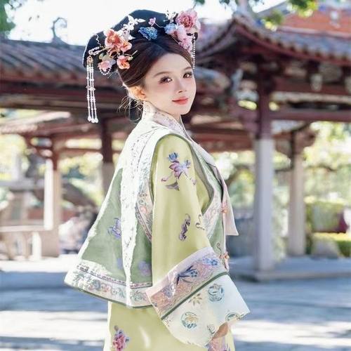 原创汉服女清代印花古装延吉马甲公主服装格格清朝旗装两件套旅拍