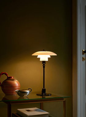 丹麦进口Louis Poulsen PH3/2 台灯北欧风格客厅卧室灯三色经典