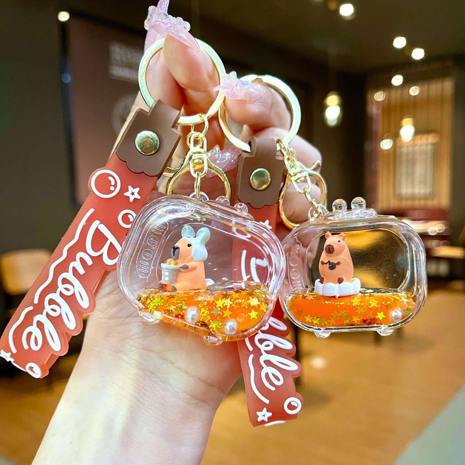 可爱卡皮巴拉流沙钥匙扣水豚包包挂件钥匙链圈挂饰小商品礼品批发