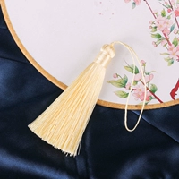 Кремового цвета