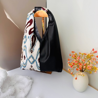 新疆艾德莱手腕包饺子包斜挎包