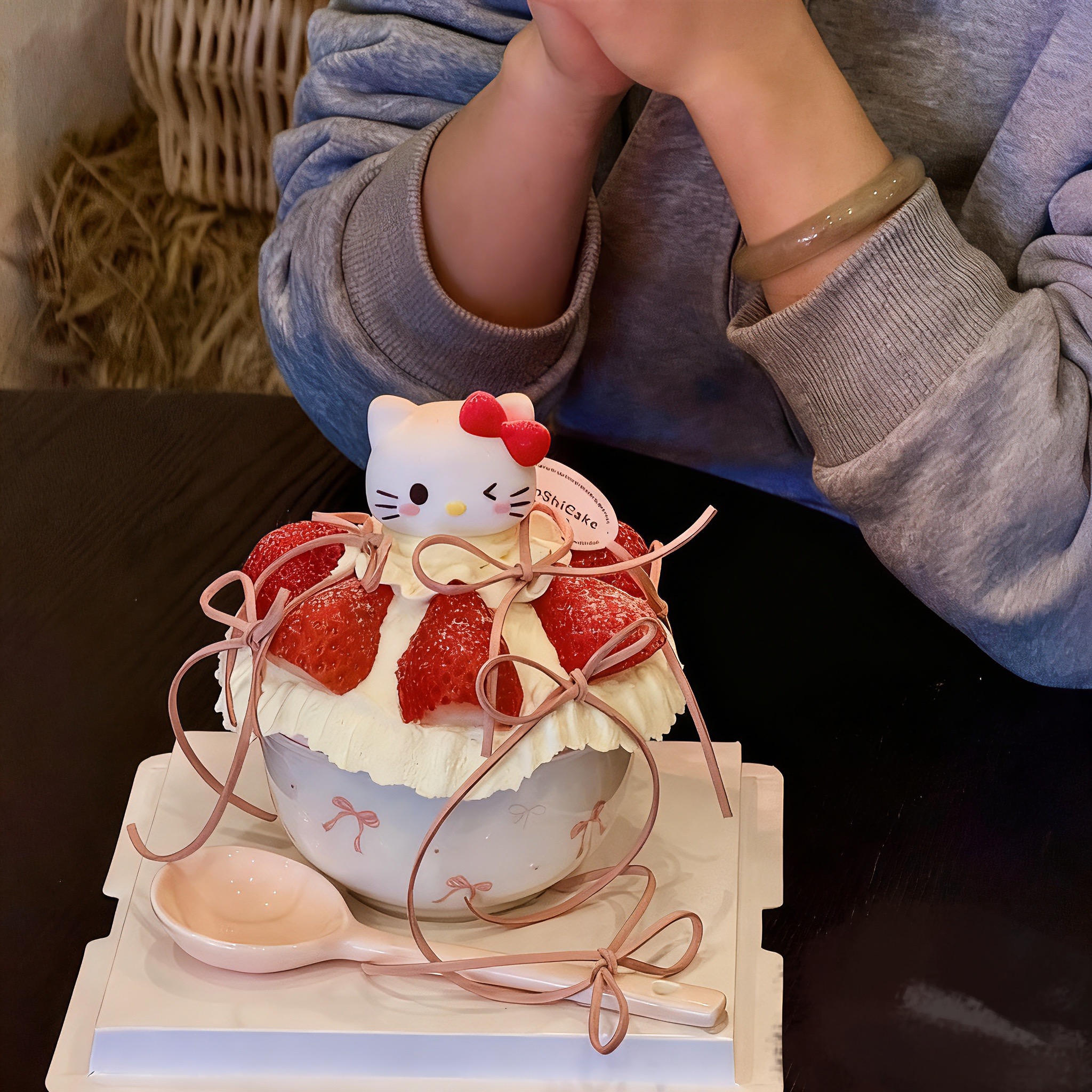 包邮网红kt草莓碗陶瓷圣诞草莓塔节日生日蛋糕蝴蝶结装饰小猫摆件