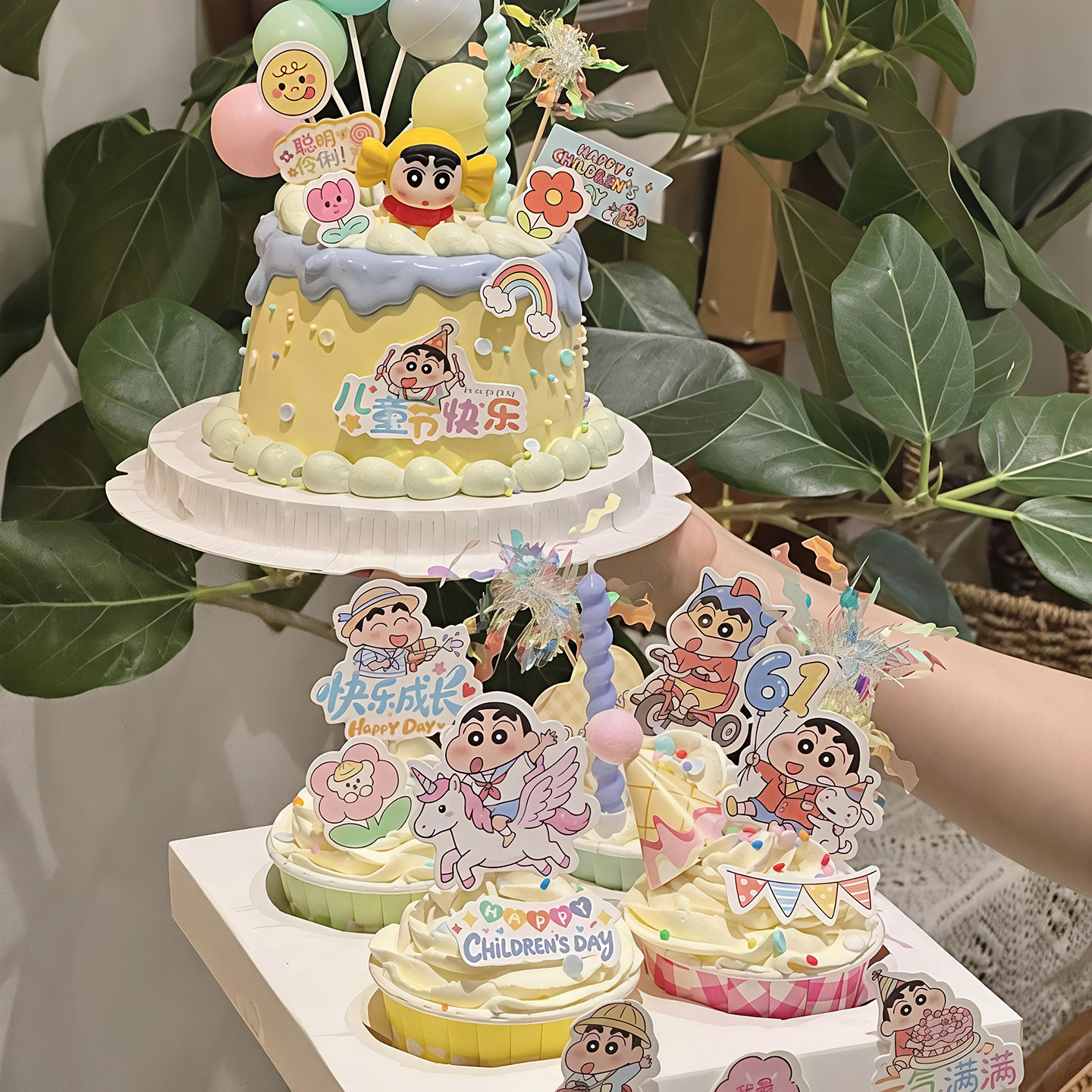 包邮网红六一儿童节蛋糕装饰摆件可爱小新软胶61纸杯卡通甜品插件