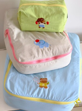 BLEU et ROSE【方块】卡通刺绣防水旅行洗漱包行李收纳袋化妆新色