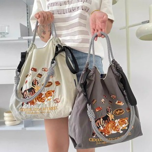日本代购ballchain刺绣猫咪环保袋帆布斜挎购物袋大容量通勤包包