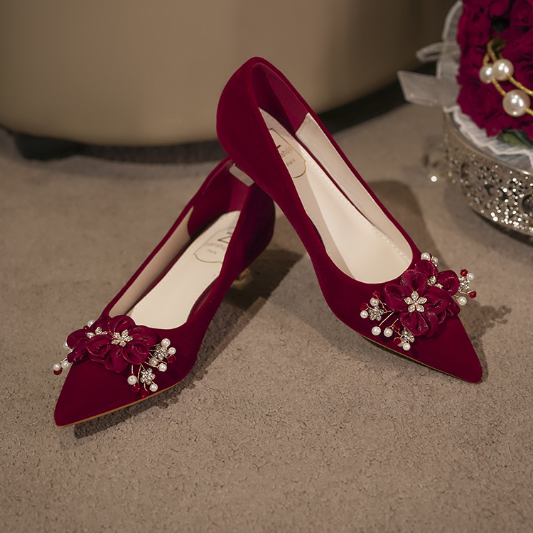 结婚鞋绒面花朵配婚纱秀禾礼服