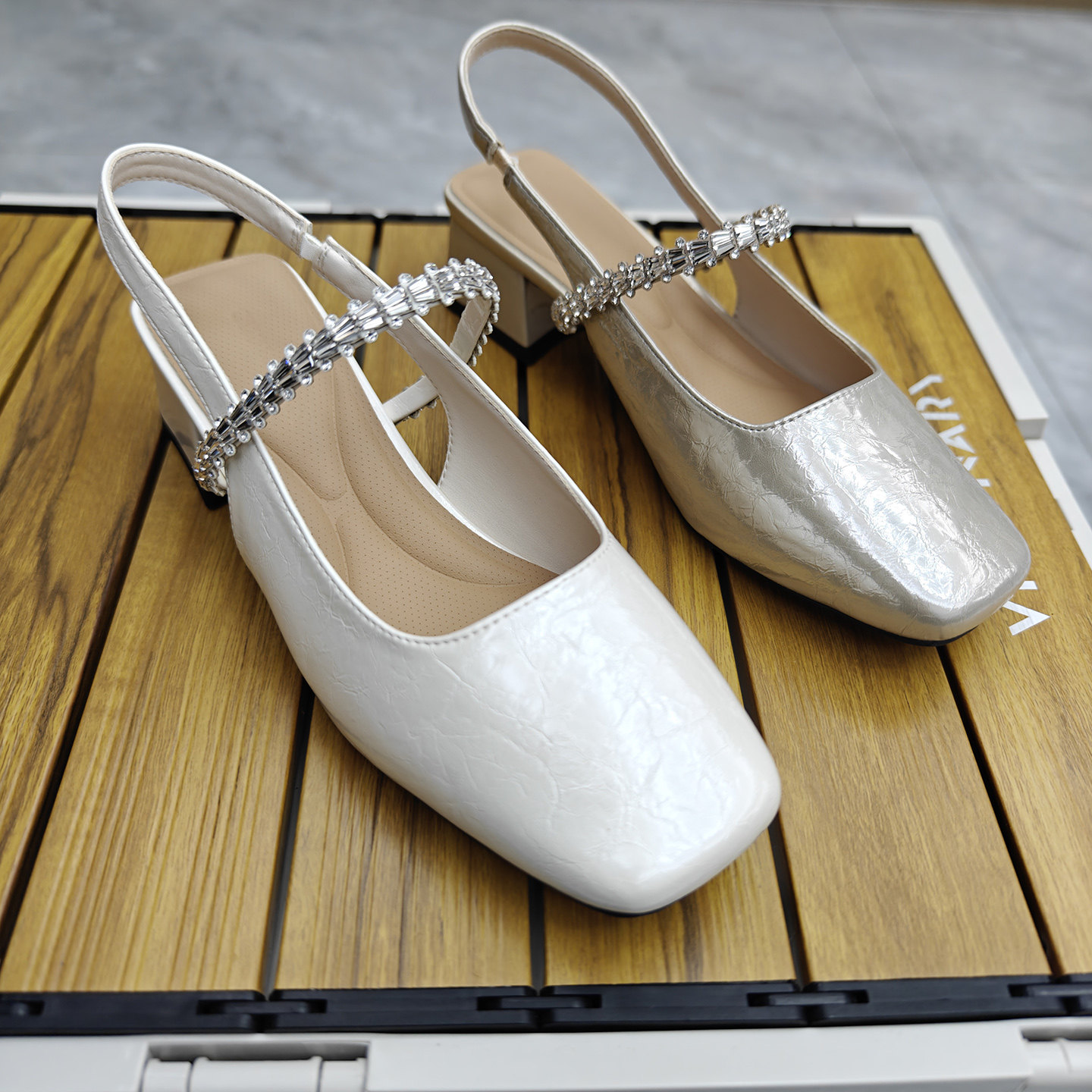 包头凉鞋女2026新款水钻高跟女鞋子法式百搭高级感配裙子粗跟凉拖