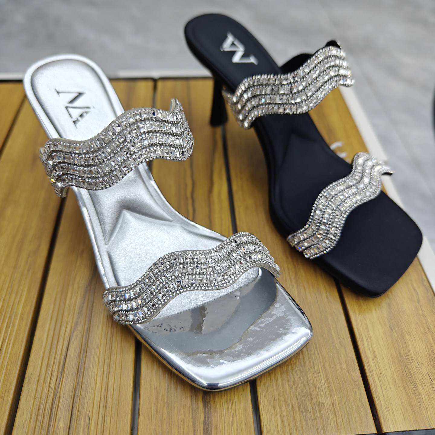 小众设计水钻凉拖鞋女外穿2026夏季新款时尚气质黑色露趾高跟拖鞋