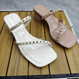 仙女风粗跟凉鞋女2026夏季时尚百搭高级感铆钉中跟配裙子凉拖外穿
