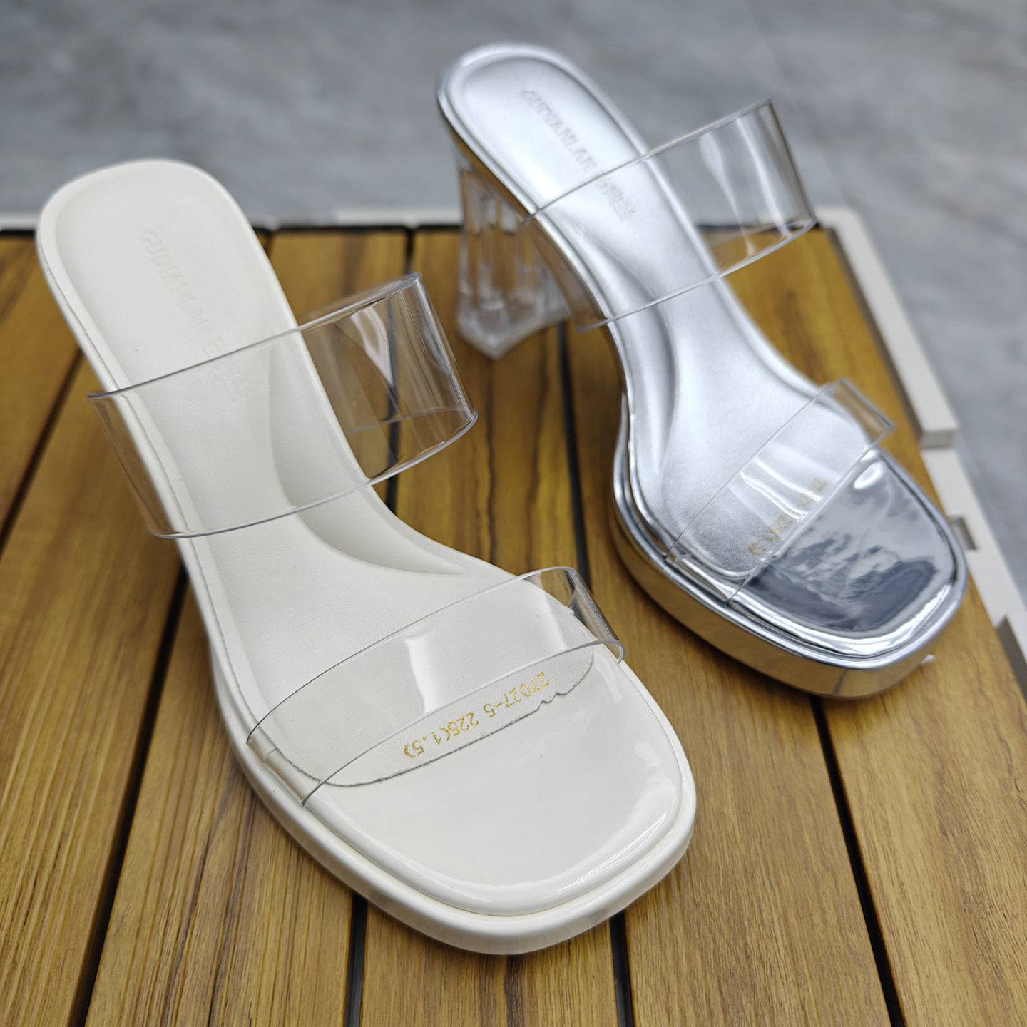 小个子不累脚粗跟气质高跟拖鞋女2026夏季时尚新款透明水晶凉拖鞋