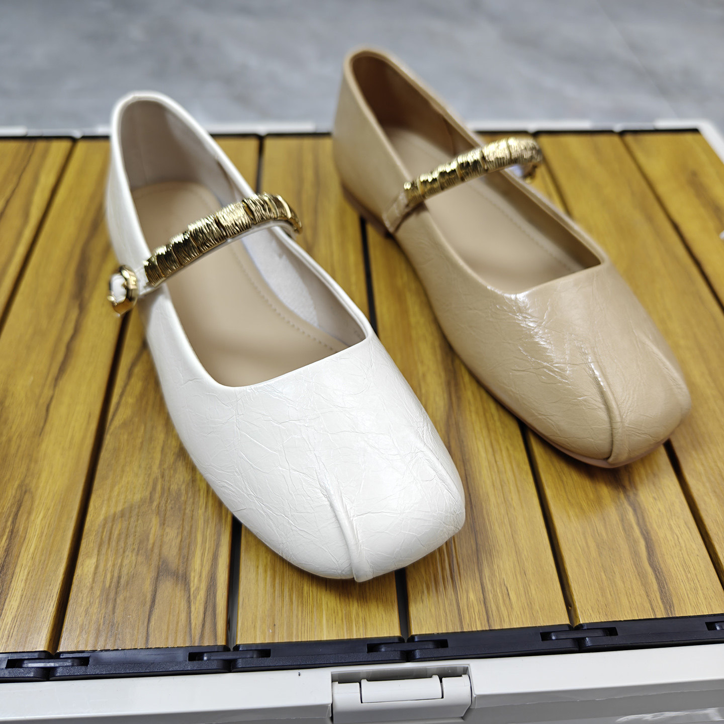 韩版气质浅口名媛风玛丽珍单鞋女2026新款米色平底方头褶皱小皮鞋