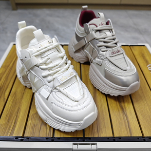 松糕厚底真皮老爹鞋女2026新款显脚小皮面时尚超轻便休闲运动女鞋