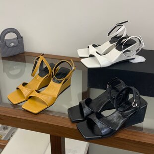 方头一字带凉鞋 COLORED BEAN MONTH韩版 搭扣细跟高级感性感风 夏季