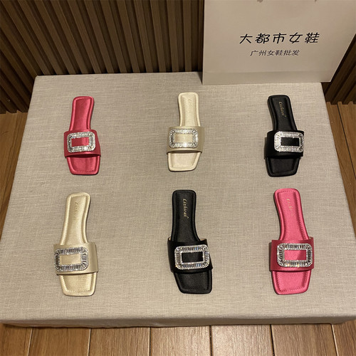 露趾一字平底凉拖水钻方扣拖鞋