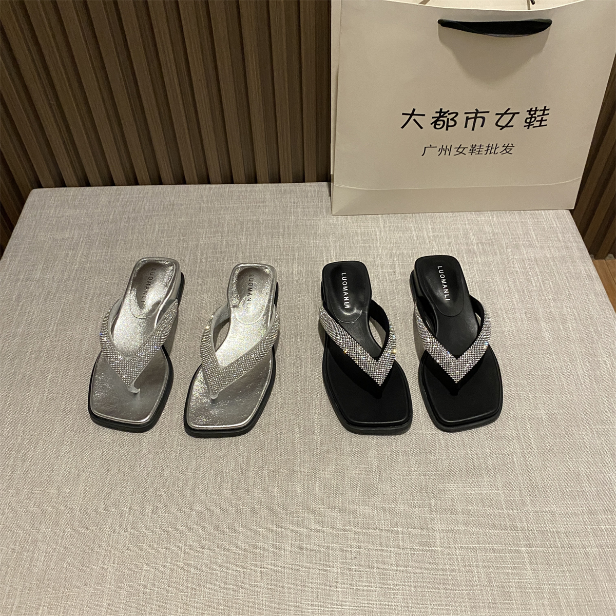 法式极简方头坡跟水钻夹趾人字拖