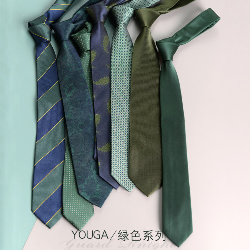 商务休闲风演出手打学生领带