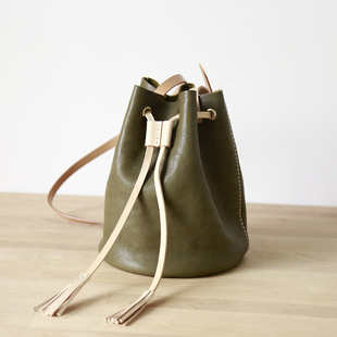 百搭单肩斜挎包 女士植鞣头层牛皮复古软皮水桶包 切線派